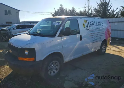 2010 Chevrolet Express G1500 из США, поврежденный, VIN 1GCUGADX5A1116767